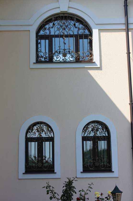 Кованые решетки на окна 6